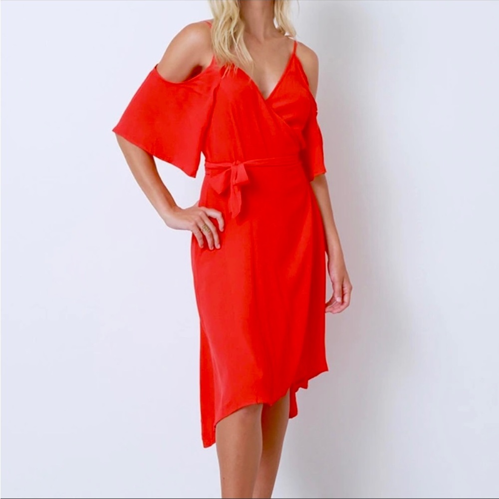 💋VaLeNtiNe’S🏹 NEW with tags “Lush” red cold-shoulder dress
